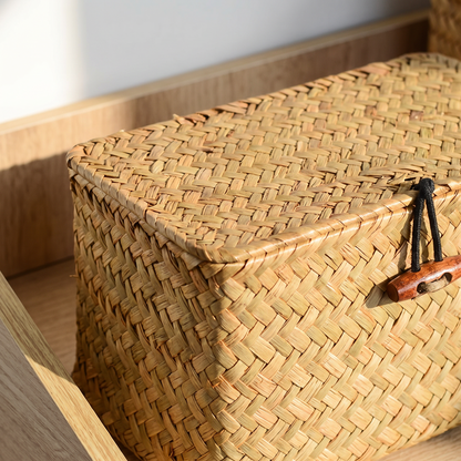Close-up of the seagrass weave and lid