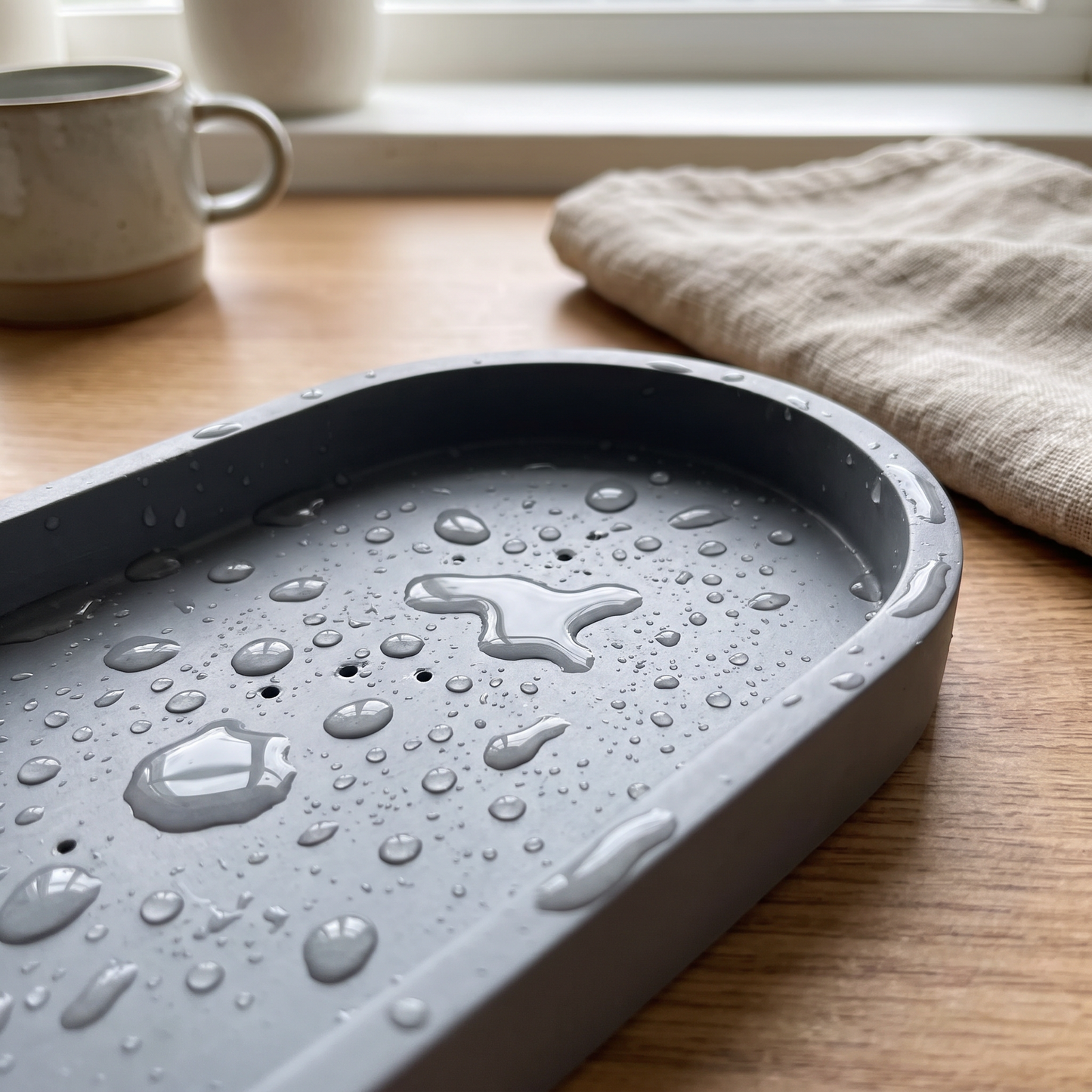 Close-up of the tray surface with water beads