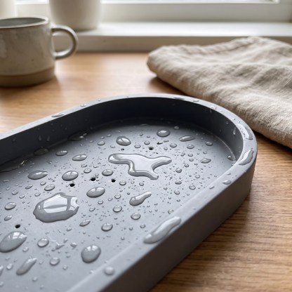 Close-up of the tray surface with water beads