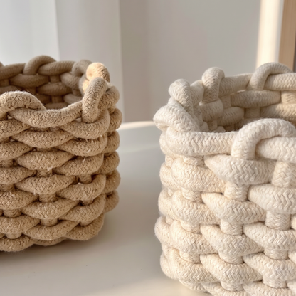 Close-up of the coiled cotton rope texture